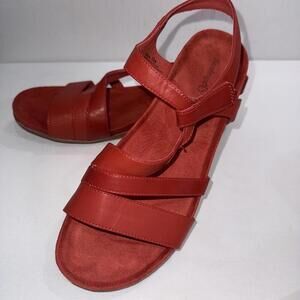 Baretraps Janus Gorpcore Red Strappy Faux Leather Flat Adjustable Sandals Sz 10